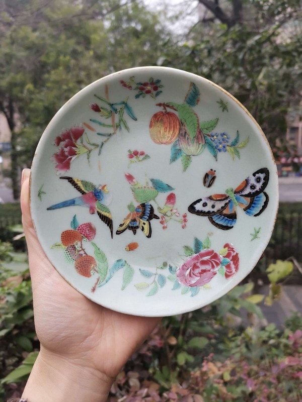 古玩陶瓷【5563-65】清中期 豆青釉粉彩花鳥蝴蝶圖把杯盤拍賣,當前價格3480元