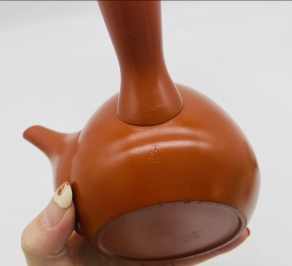 古玩陶瓷紅釉側把壺拍賣,當前價格298元