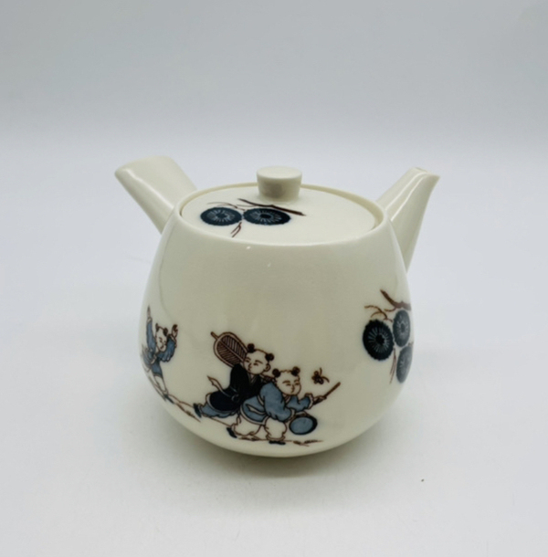 古玩陶瓷嬰戲紋側(cè)把壺拍賣,當(dāng)前價(jià)格298元