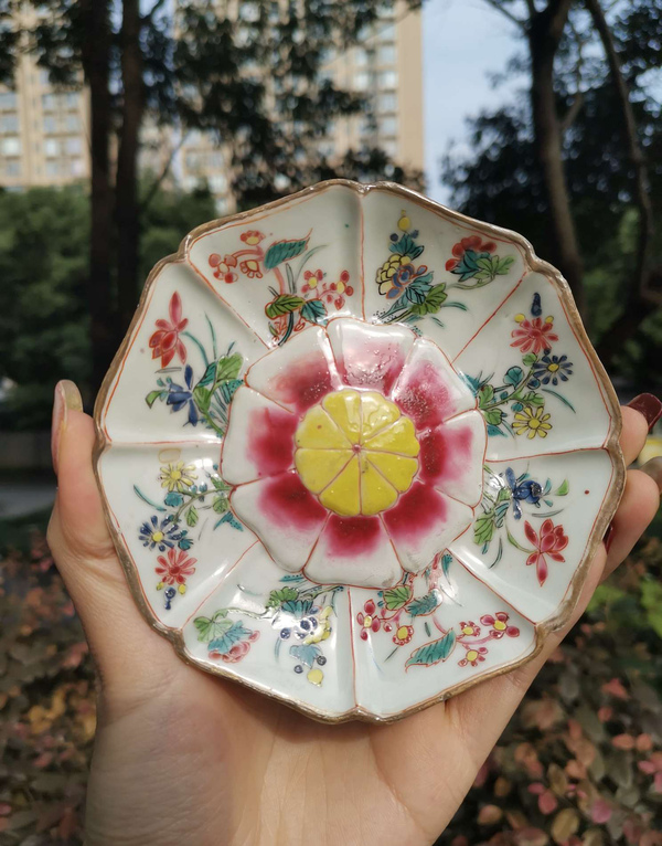 古玩陶瓷5599】清雍正??模印花瓣紋粉彩花卉紋堆塑仿生小碟拍賣,當(dāng)前價(jià)格7980元