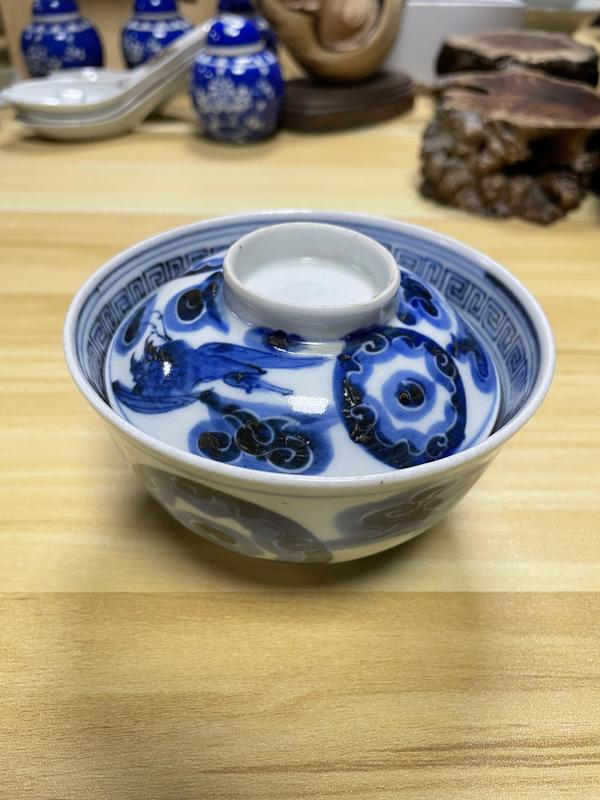 古玩陶瓷晚清民國 八卦鶴紋青花蓋碗拍賣,當前價格350元