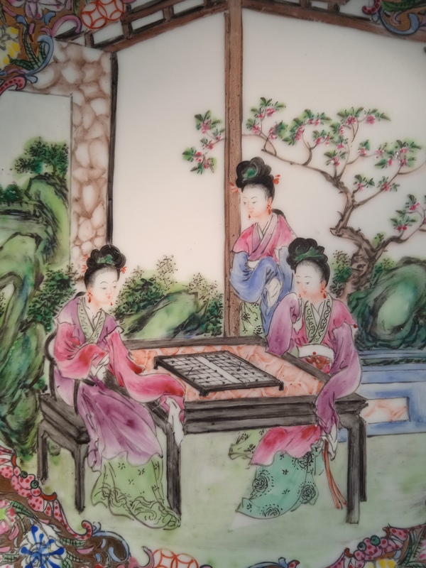 古玩陶瓷極其珍貴解放初期粉重工百花開窗彩紅樓夢圖盤四塊全品拍賣,當前價格6666元