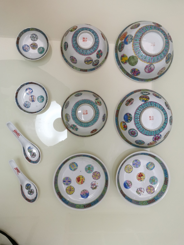 古玩陶瓷粉彩皮球花卉紋餐具十件套拍賣,當前價格18500元