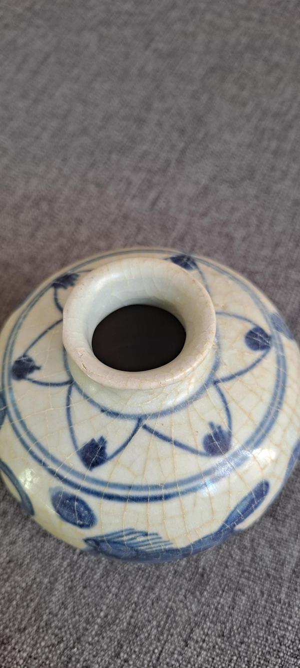 古玩陶瓷明飄帶繡球獅子紋瓶拍賣,當前價格1580元