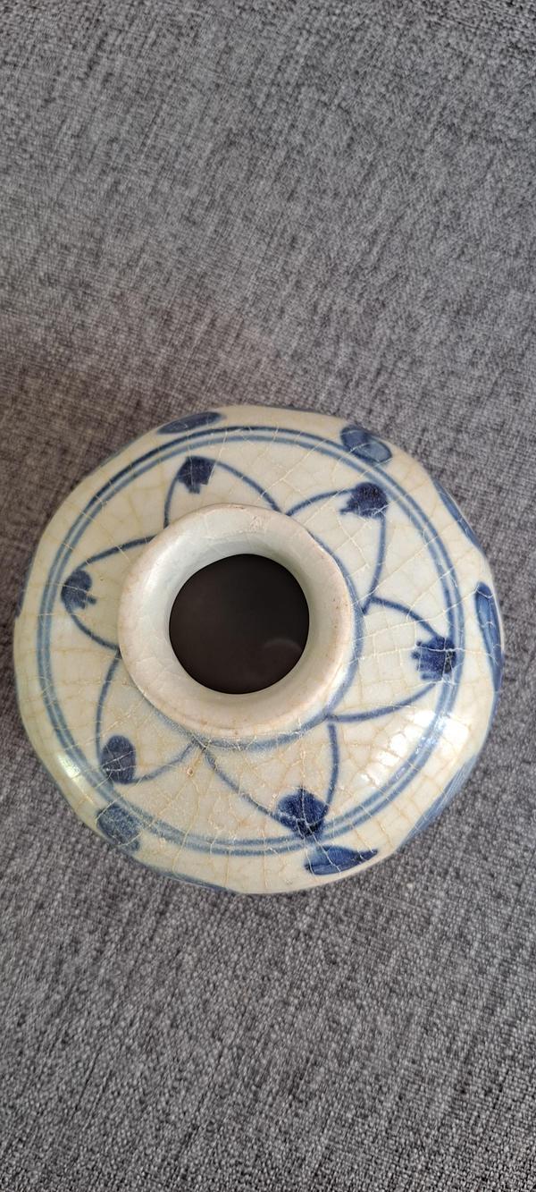 古玩陶瓷明飄帶繡球獅子紋瓶拍賣,當前價格1580元