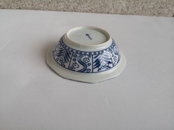 古玩陶瓷花卉紋器好折沿碗拍賣,當前價格198元