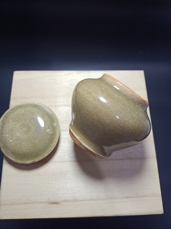 古玩陶瓷【元代】龙泉窑青瓷小盖罐【顶级玻璃釉】【估价中几千元】拍卖，当前价格0元