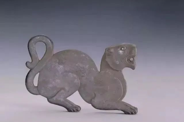 【域鉴古玩】从博物馆中看早已逝去的青铜文化:虎符