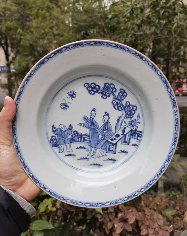 古玩陶瓷【5736】清雍正 青花庭院教子圖盤拍賣,當前價格2800元