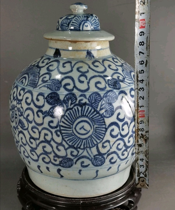 古玩陶瓷樹(shù)葉款花卉紋青花罐拍賣,當(dāng)前價(jià)格7988元