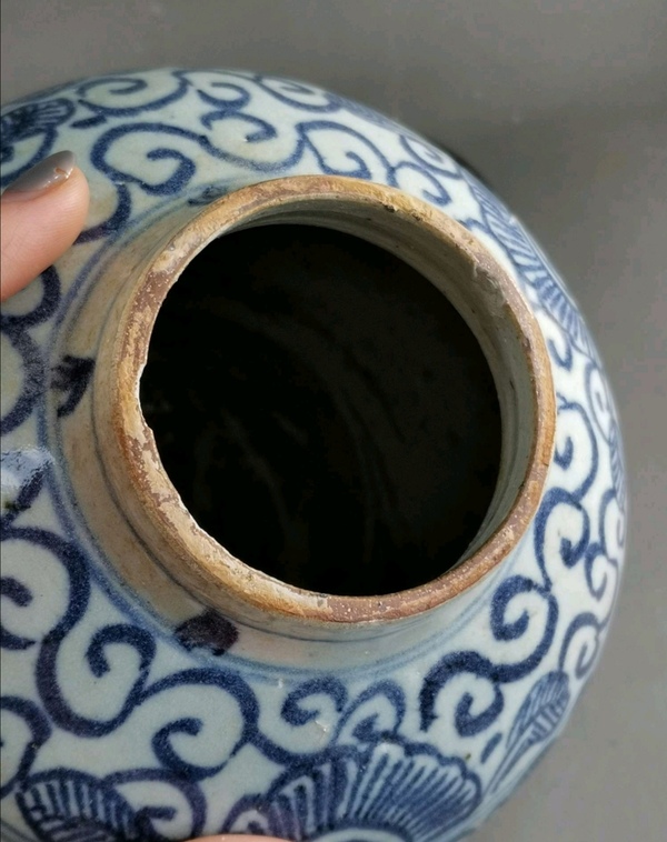 古玩陶瓷樹(shù)葉款花卉紋青花罐拍賣,當(dāng)前價(jià)格7988元