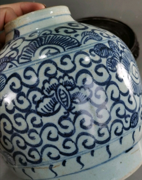古玩陶瓷樹(shù)葉款花卉紋青花罐拍賣,當(dāng)前價(jià)格7988元