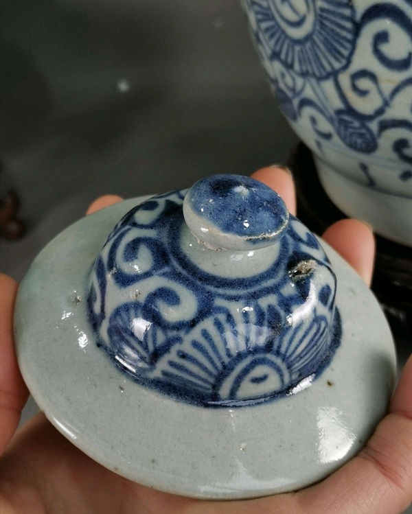 古玩陶瓷樹(shù)葉款花卉紋青花罐拍賣,當(dāng)前價(jià)格7988元