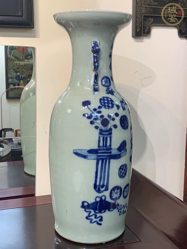 古玩陶瓷豆青釉青花瓶真品鑒賞圖