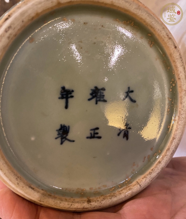 古玩陶瓷豆青釉印花瓶真品鑒賞圖