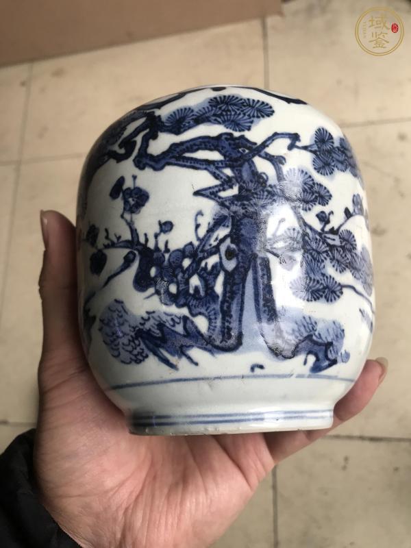 古玩陶瓷青花水景松梅紋罐真品鑒賞圖