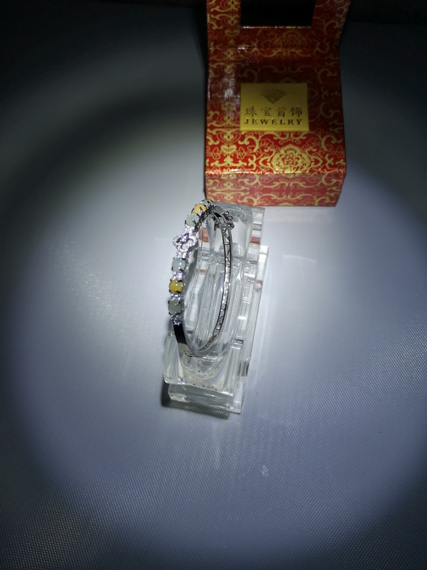 古玩玉器翡翠手鐲拍賣,當(dāng)前價格550元