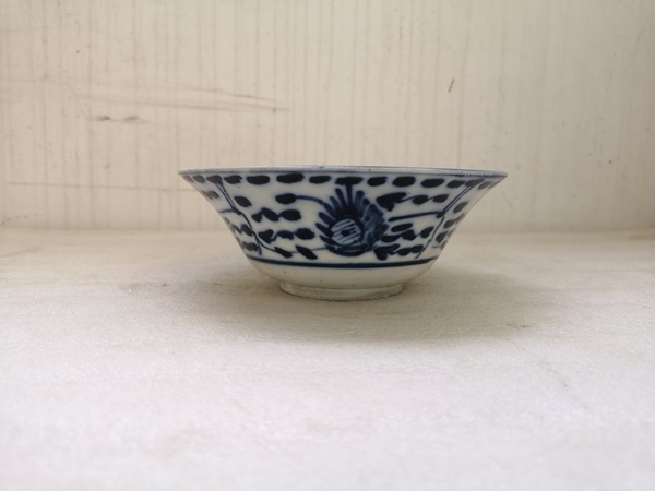 古玩陶瓷磁州窯青花花卉紋碗拍賣,當(dāng)前價格456元