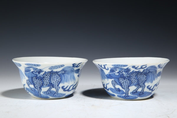古玩陶瓷晚清青花麒麟臥足杯一對拍賣,當前價格18888元