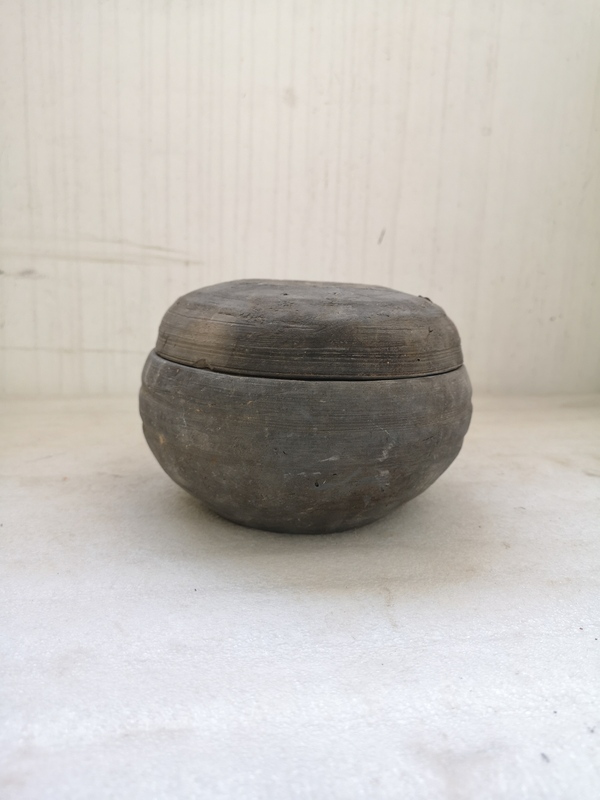 古玩陶瓷灰陶蓋盒拍賣(mài),當(dāng)前價(jià)格678元