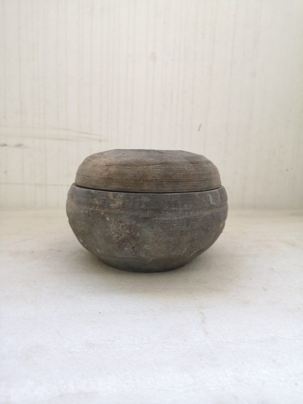 古玩陶瓷灰陶蓋盒拍賣(mài),當(dāng)前價(jià)格678元