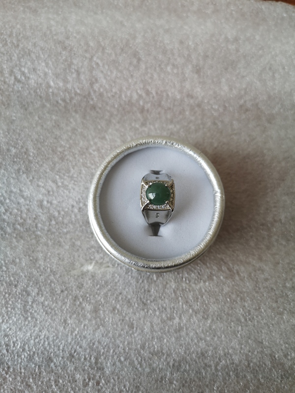 古玩玉器翡翠戒指拍賣,當前價格555元