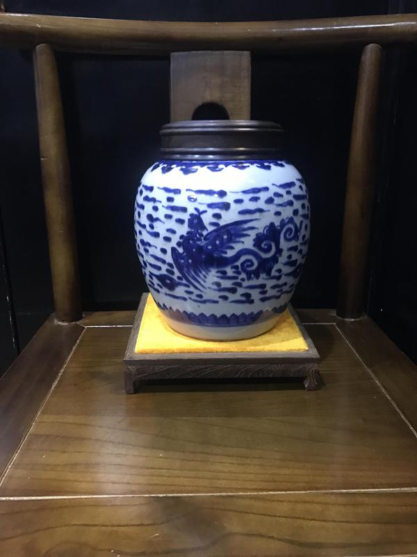 古玩陶瓷(已實物鑒真)清-雍乾-三鳳紋青花罐拍賣,當前價格4221元