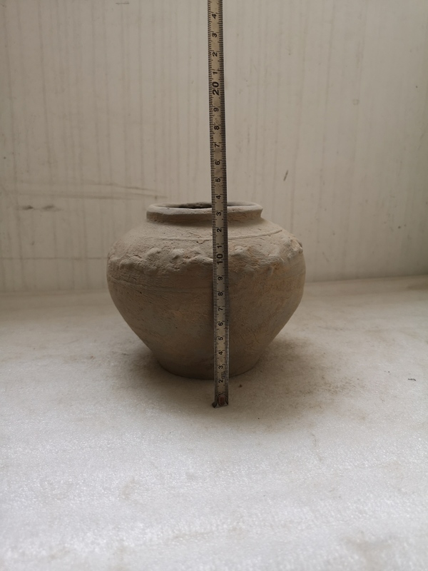 古玩陶瓷灰陶印跑獸紋罐拍賣,當前價格750元