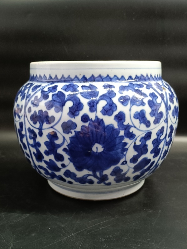 古玩陶瓷青花纏枝花卉紋罐拍賣,當前價格13000元