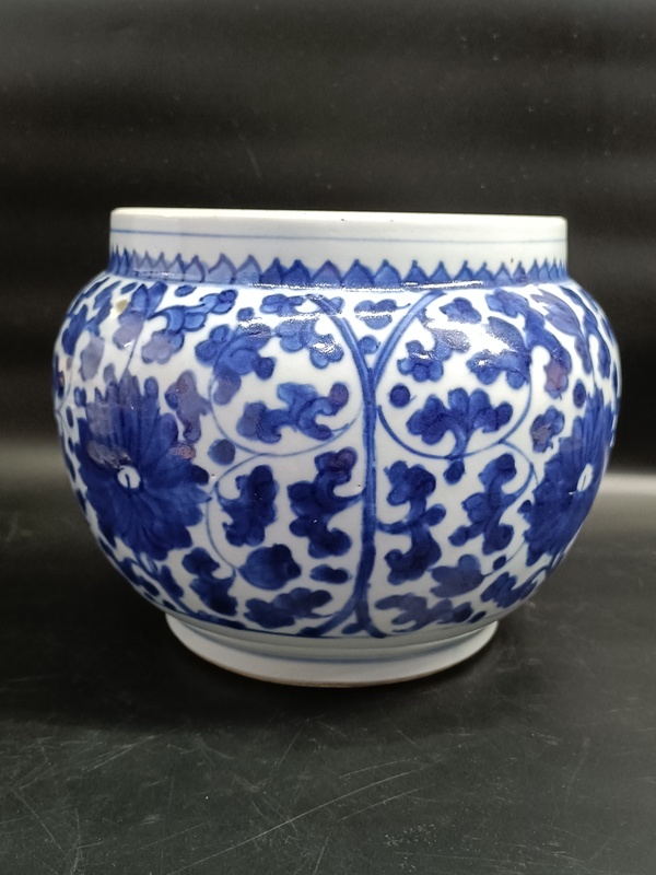 古玩陶瓷青花纏枝花卉紋罐拍賣,當前價格13000元