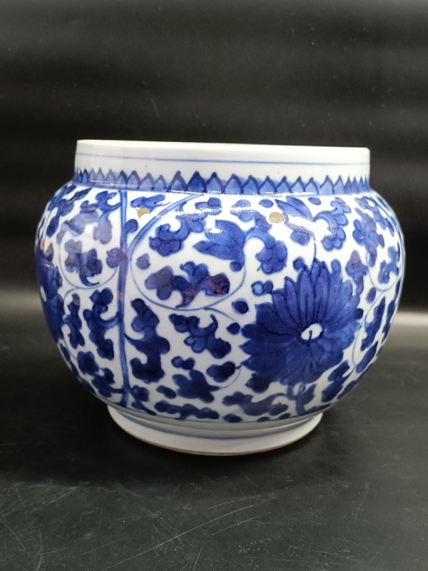 古玩陶瓷青花纏枝花卉紋罐拍賣,當前價格13000元