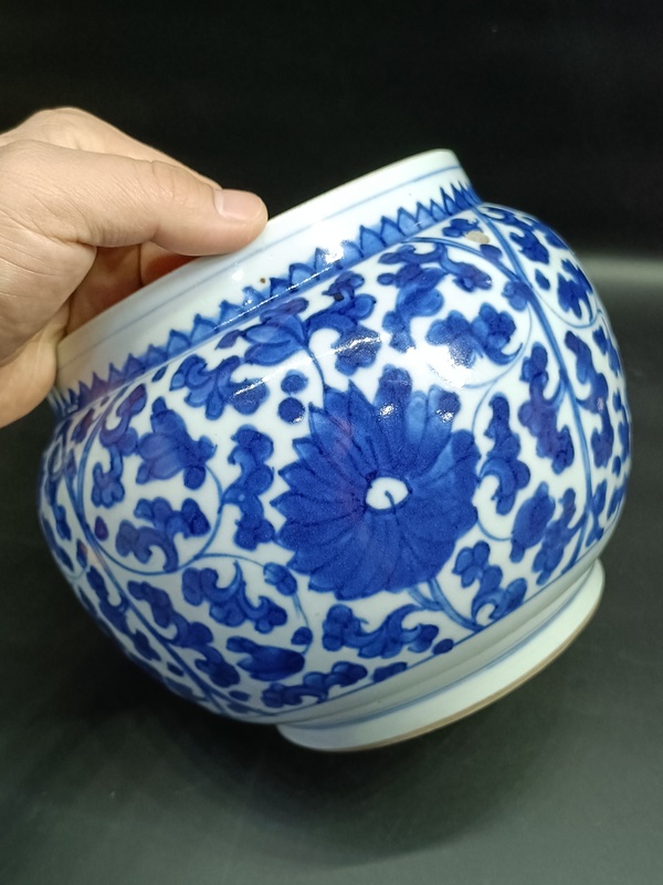 古玩陶瓷青花纏枝花卉紋罐拍賣,當前價格13000元