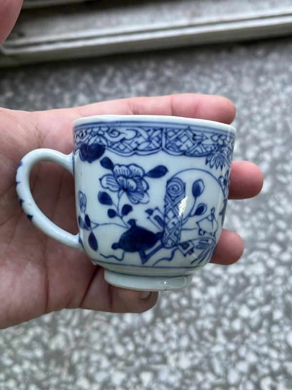 古玩陶瓷花卉紋青花執杯拍賣,當前價格700元