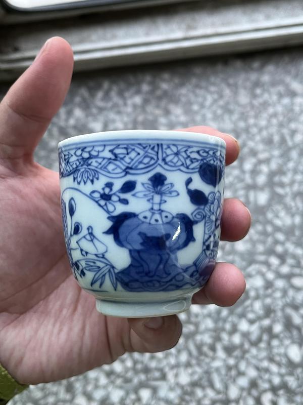 古玩陶瓷花卉紋青花執杯拍賣,當前價格700元