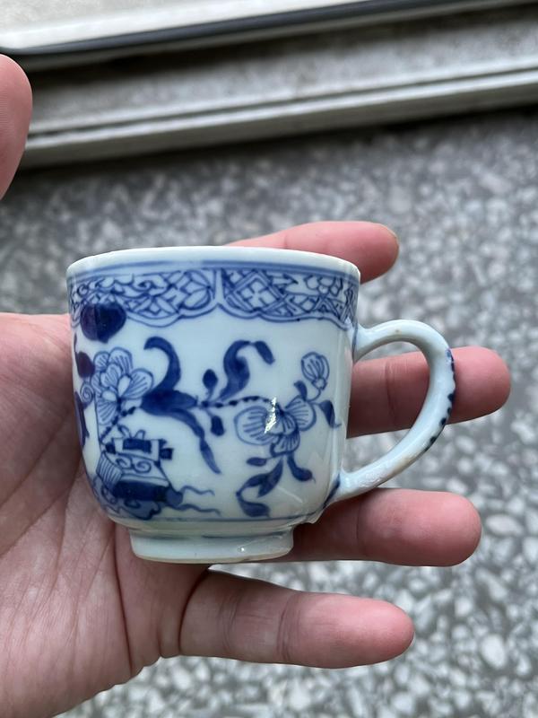 古玩陶瓷花卉紋青花執杯拍賣,當前價格700元
