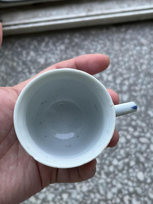 古玩陶瓷花卉紋青花執杯拍賣,當前價格700元