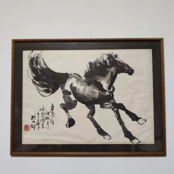 古玩轉(zhuǎn)賣老中美協(xié)趙久長奔馬帶實(shí)木相框拍賣，當(dāng)前價(jià)格299元