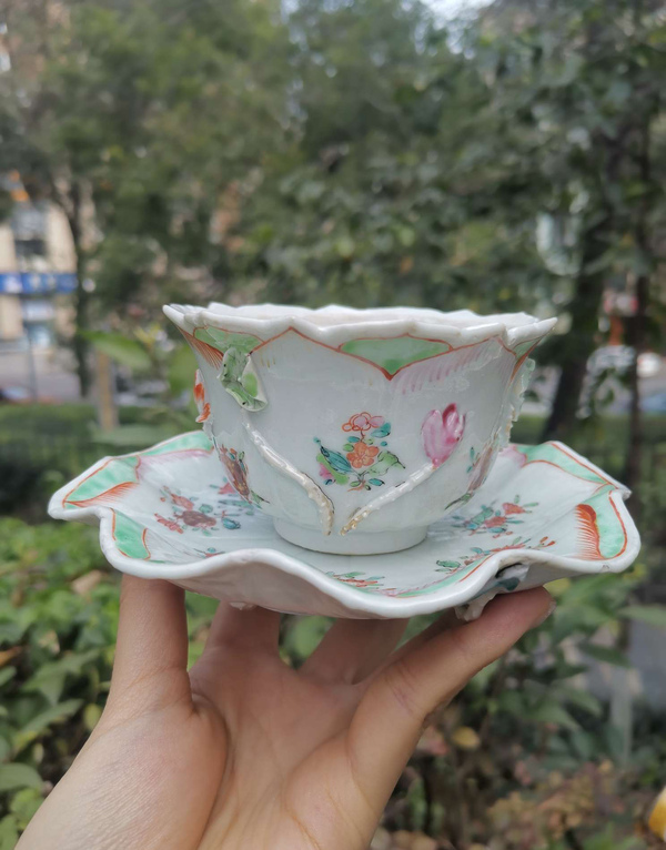古玩陶瓷【5904】清雍正~乾隆 粉彩堆塑蓮花三多紋仿生荷葉蓮花杯碟拍賣,當前價格18000元
