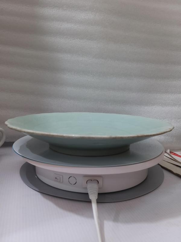 古玩陶瓷成化年制四字雙行青花款豆青釉盤拍賣,當前價格2880元