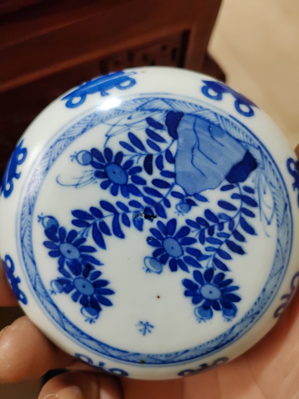 古玩陶瓷花卉紋青花蓋盒拍賣,當前價格5000元
