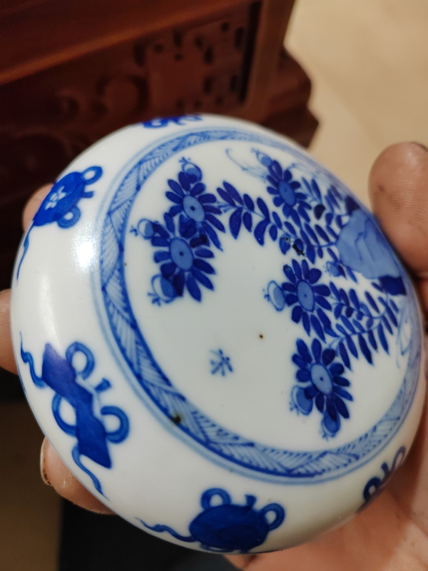 古玩陶瓷花卉紋青花蓋盒拍賣，當(dāng)前價(jià)格6800元