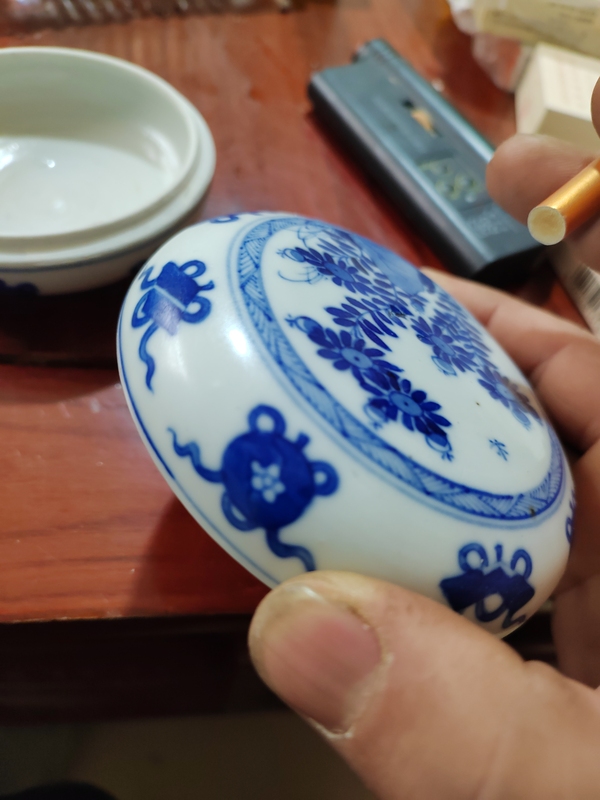 古玩陶瓷花卉紋青花蓋盒拍賣,當前價格5000元