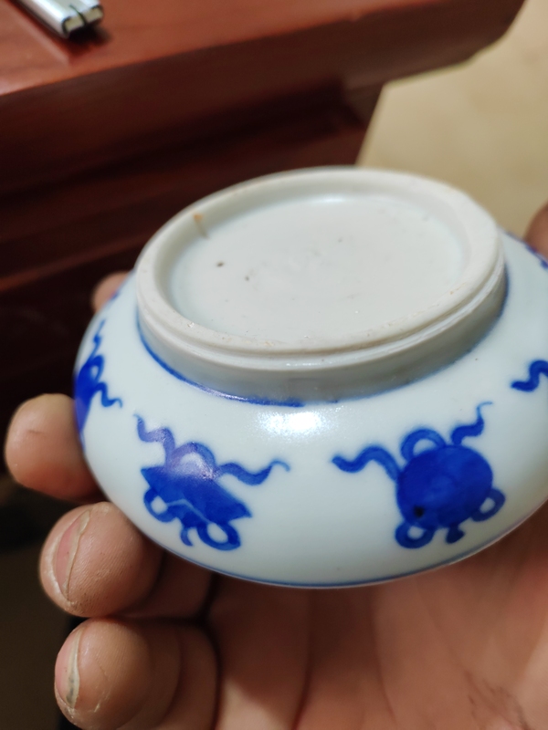 古玩陶瓷花卉紋青花蓋盒拍賣,當前價格5000元