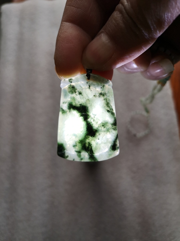 古玩玉器山水牌子拍賣,當前價格550元