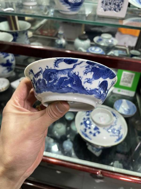 古玩陶瓷青花八駿圖撇口碗拍賣,當前價格2500元