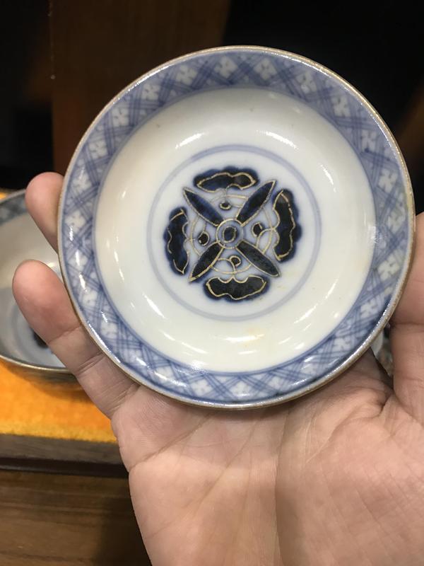 古玩陶瓷(精品蓋碗)清末民初-青花粉彩開窗花卉紋描金蓋碗一對拍賣,當(dāng)前價(jià)格715元