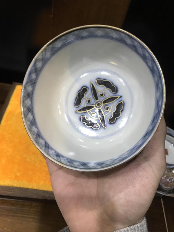古玩陶瓷(精品蓋碗)清末民初-青花粉彩開窗花卉紋描金蓋碗一對拍賣,當(dāng)前價(jià)格715元