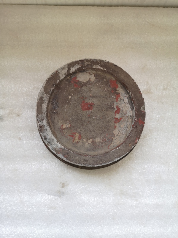 古玩陶瓷刻海水紋四足硯臺(tái)拍賣(mài),當(dāng)前價(jià)格690元