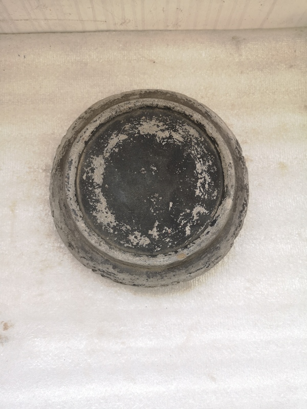 古玩陶瓷清早期四足刻花硯臺(tái)拍賣,當(dāng)前價(jià)格850元