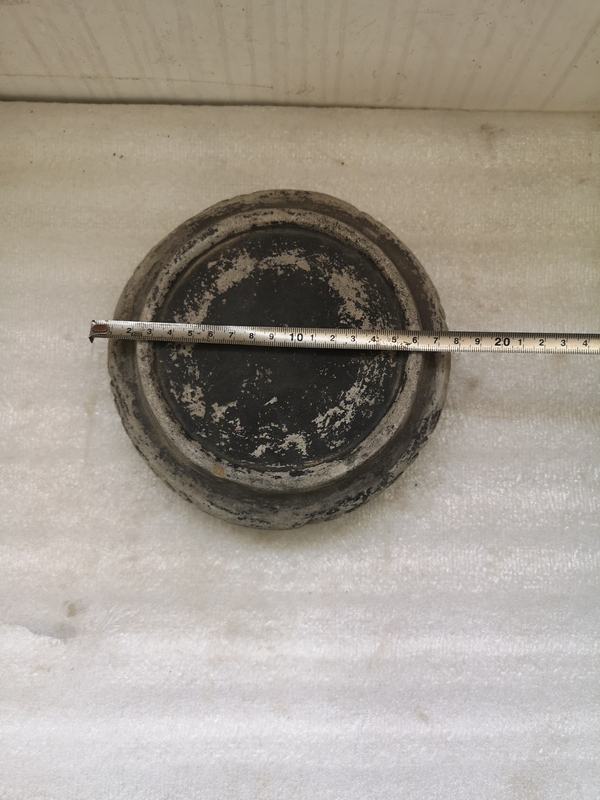 古玩陶瓷清早期四足刻花硯臺(tái)拍賣,當(dāng)前價(jià)格850元